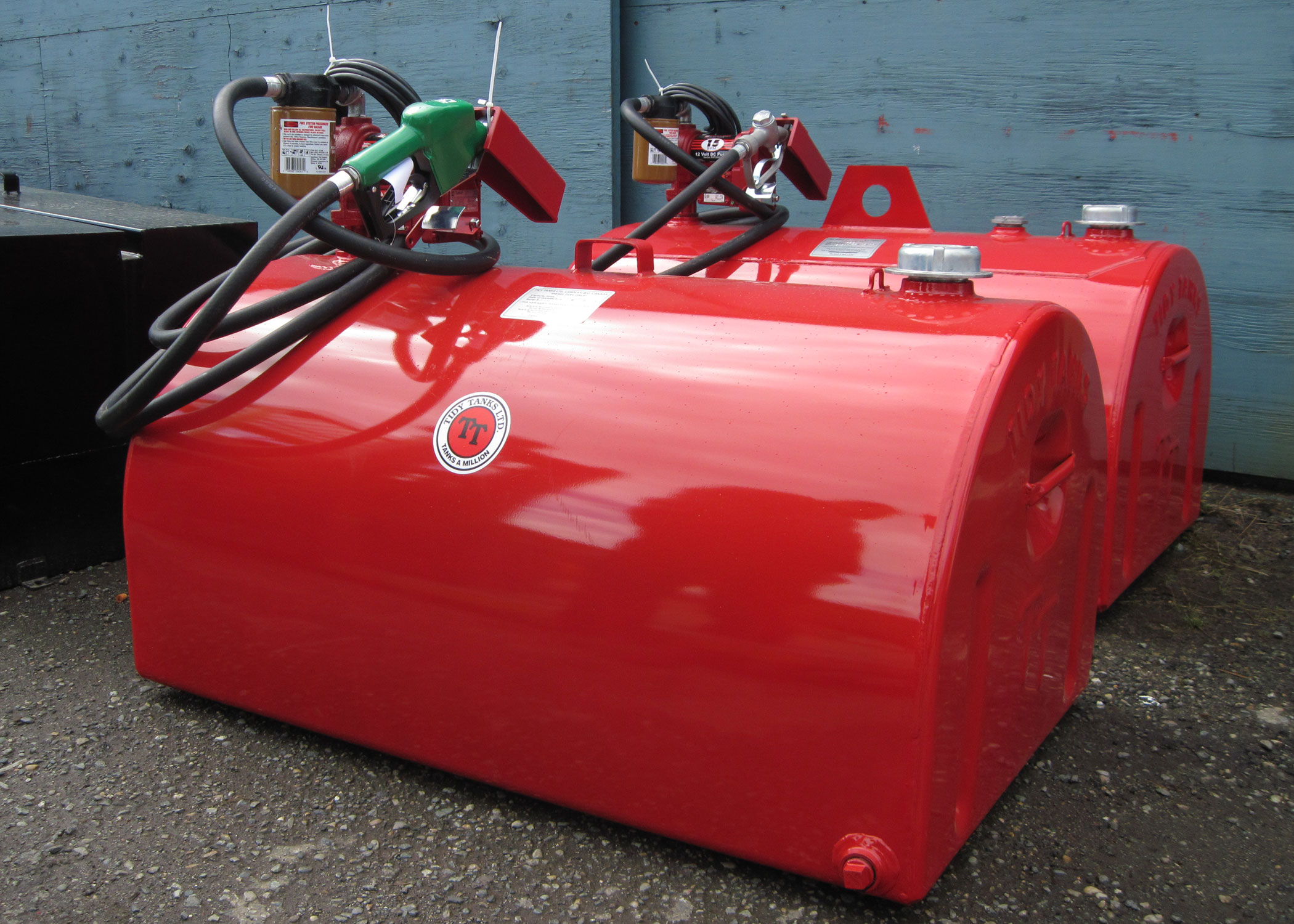 Approximately 125 gallon tidy tank c/w 12 volt pump